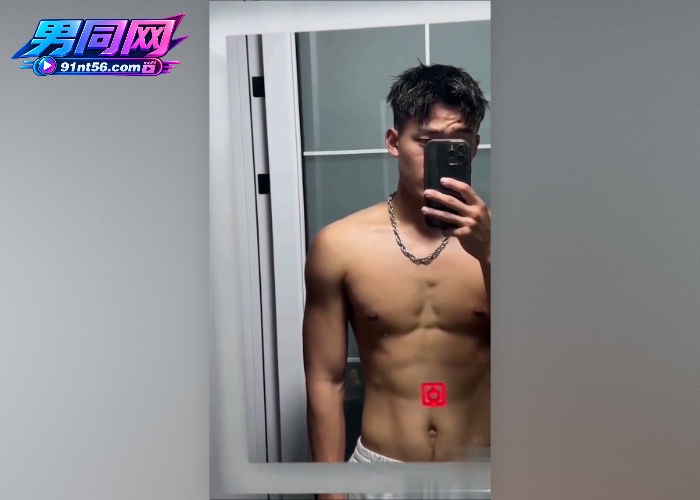 推特网黄 tuyuyoo 帅气兵哥哥专访solo 自拍撸屌射满腹肌 浴室洗澡大秀身材 全程玩屌撸射高能不断