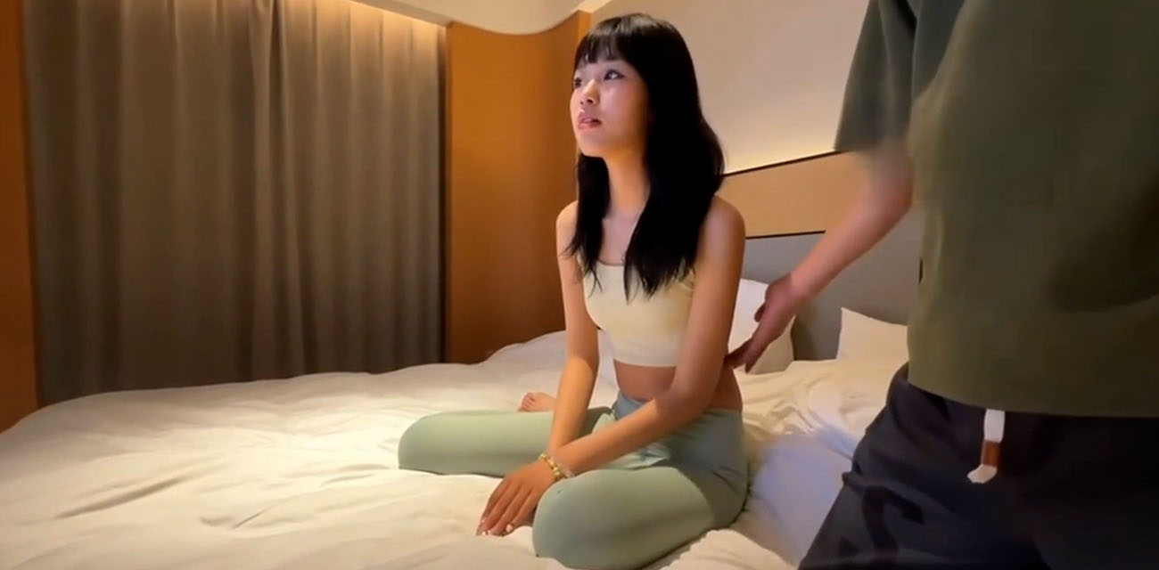 足控大神 酥小强 超嫩高颜值妹子酒店被调教隔裤足交 粉嫩白丝小脚诱人至极