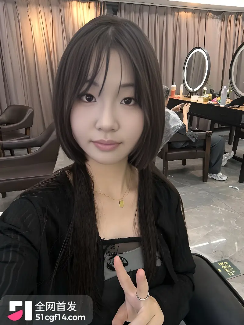 瓜友投稿 约炮超淫学生妹酒店性爱自拍 跪地深喉眼神楚楚可怜 骑乘后入叫床声太骚了！