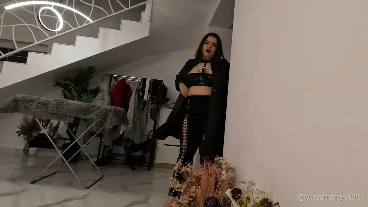 女主人让你成为一个闻屁的奴隶 第一人称视角